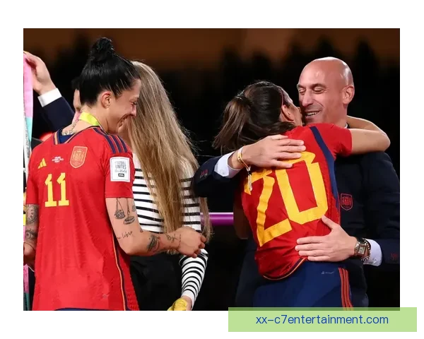 卢比亚莱斯因强吻风波辞去西班牙足协主席职务引发广泛关注 卢比亚莱斯因强吻风波辞去西班牙足协主席职务引发广泛关注