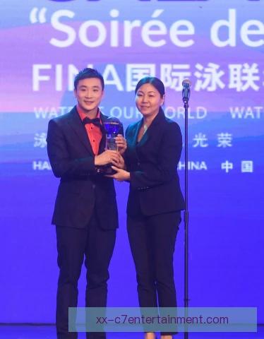 国际游泳联赛奖项评选，个人表现与团队贡献并重
